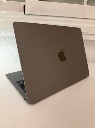 MacBook Air M2 8GB/256GB Plata