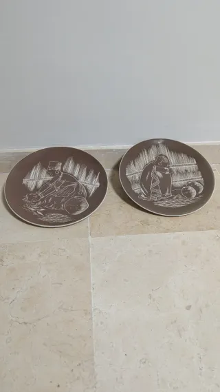Juego de 2 platos decorativos
