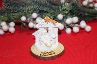 Presepe in legno con statuine