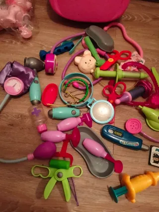 Maleta médica infantil con accesorios