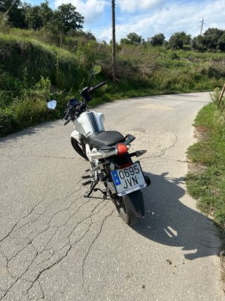 Moto Blanca Deportiva