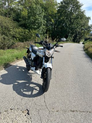 Moto Blanca Deportiva