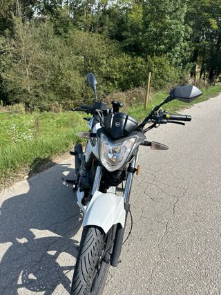 Moto Blanca Deportiva