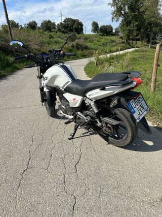 Moto Blanca Deportiva