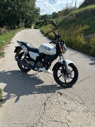 Moto Blanca Deportiva