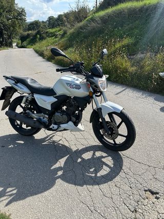 Moto Blanca Deportiva