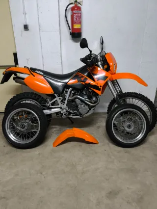 Moto KTM LC4 640