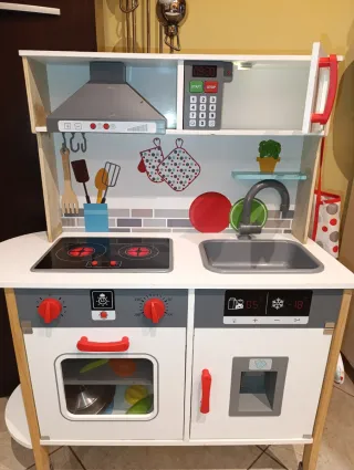 Cocinita madera con microondas y vitro