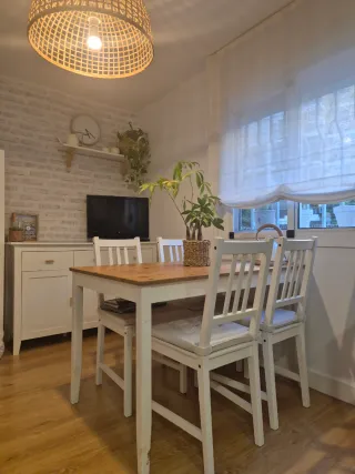 Mesa comedor madera roble y blanco