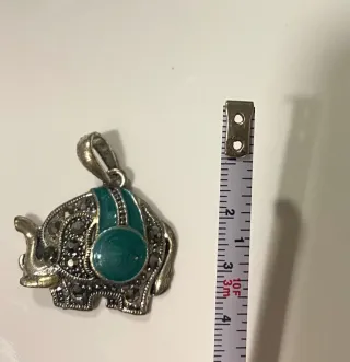 Colgante elefante plateado con cristales