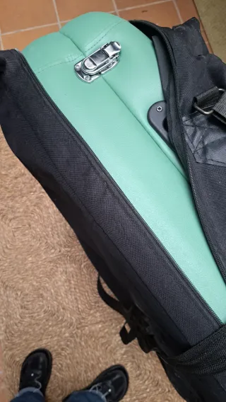 Camilla de masajes plegable con funda.