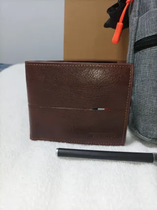 Regalo para hombre con bolso, cartera y bolígrafo.