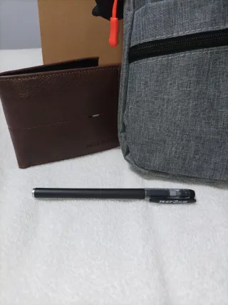 Regalo para hombre con bolso, cartera y bolígrafo.