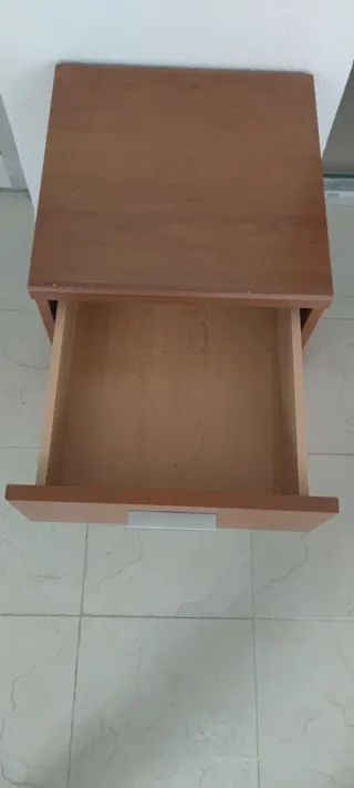 Mesilla de noche de madera