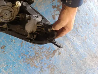 Faro delantero izquierdo Opel Corsa