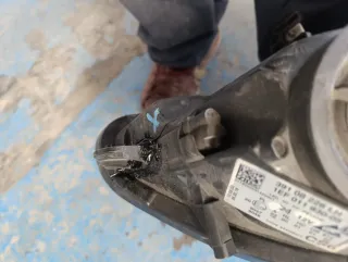 Faro delantero izquierdo Opel Corsa