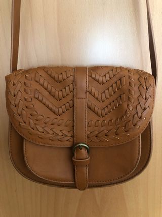Bolso bandolera camel trenzado