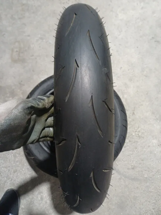 Dunlop Sportmax GP Racer D212