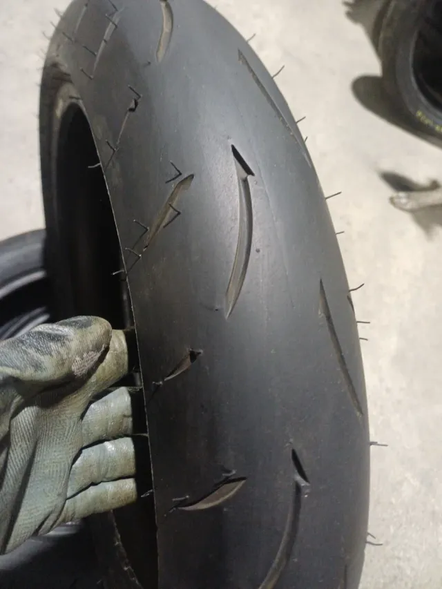 Dunlop Sportmax GP Racer D212