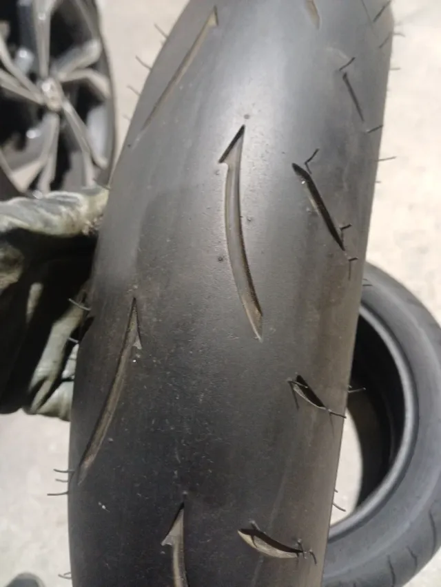 Dunlop Sportmax GP Racer D212