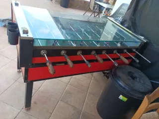 Futbolín con tapa de cristal