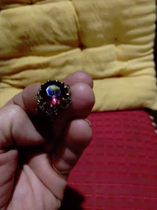 Anello antico con pietre preziose dorate