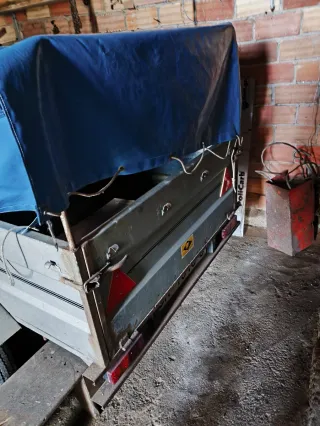 Remolque galvanizado con lona
