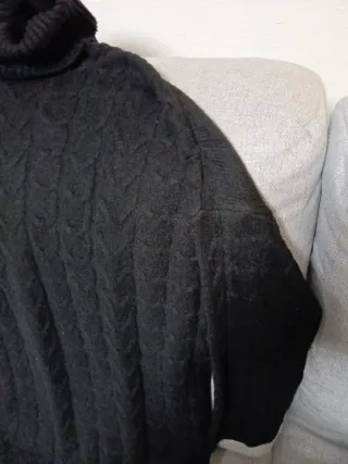 Jersey cuello alto negro trenzado