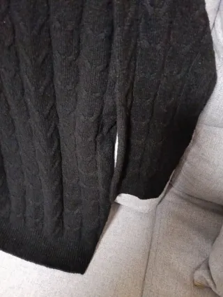 Jersey cuello alto negro trenzado