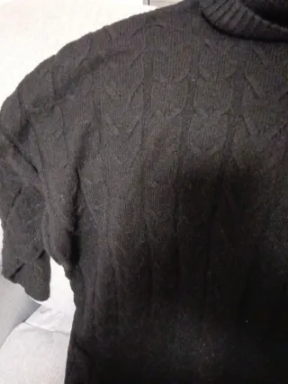 Jersey cuello alto negro trenzado