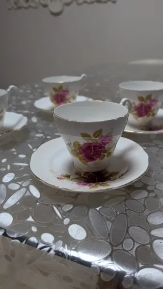 Tazze da tè inglesi in porcellana