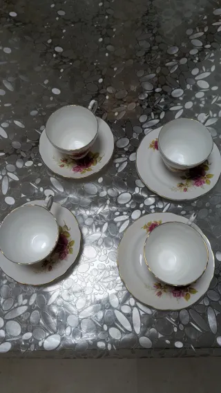 Tazze da tè inglesi in porcellana