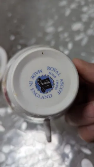 Tazze da tè inglesi in porcellana