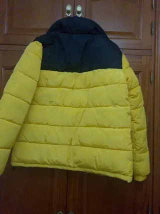 Chaqueta Karl Kani Negra y Amarilla