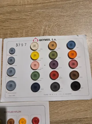 Lote 60 botones Geymer S.A.