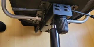 Sedia da ufficio nera con ruote