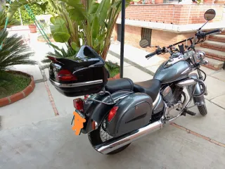 Suzuki Intruder LC 250 Moto