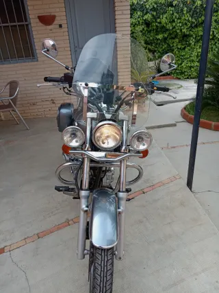 Suzuki Intruder LC 250 Moto