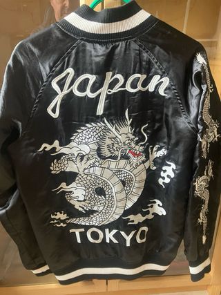 Cazadora bomber con dragones