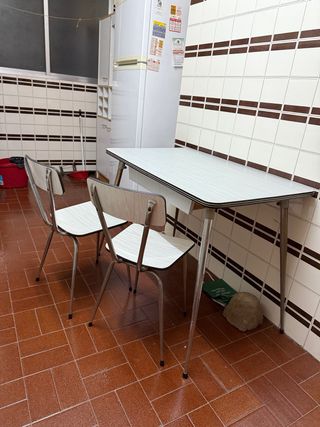 Tavolo da cucina vintage e 2 sedie