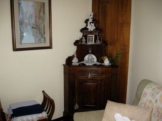 Antico mobile ad angolo in legno