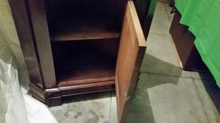 Antico mobile ad angolo in legno