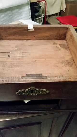 Antico mobile ad angolo in legno