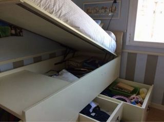 Cama alta con armario, cajones, arcón, colchón