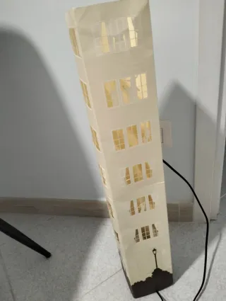 Lampada da tavolo design edificio