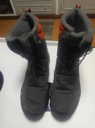 Botas de montaña Quechua grises y naranja