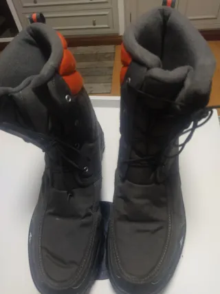 Botas de montaña Quechua grises y naranja