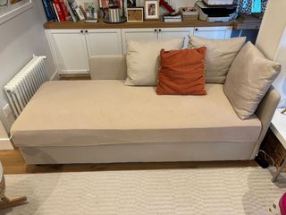 Divano chaise longue con pouf beige