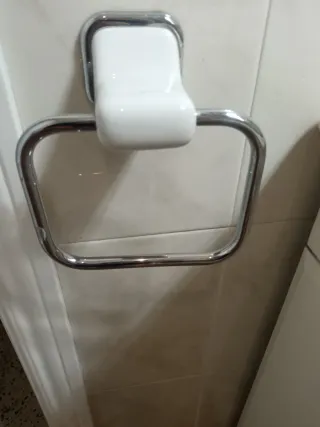 Toallero antiguo metal y plástico