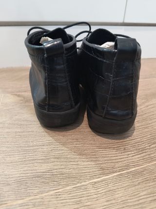 Botines de piel con cordones